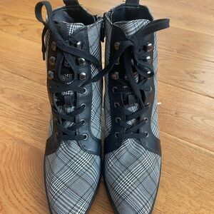 Naturalizer Black and Gray Plaid Lace-Up Boots